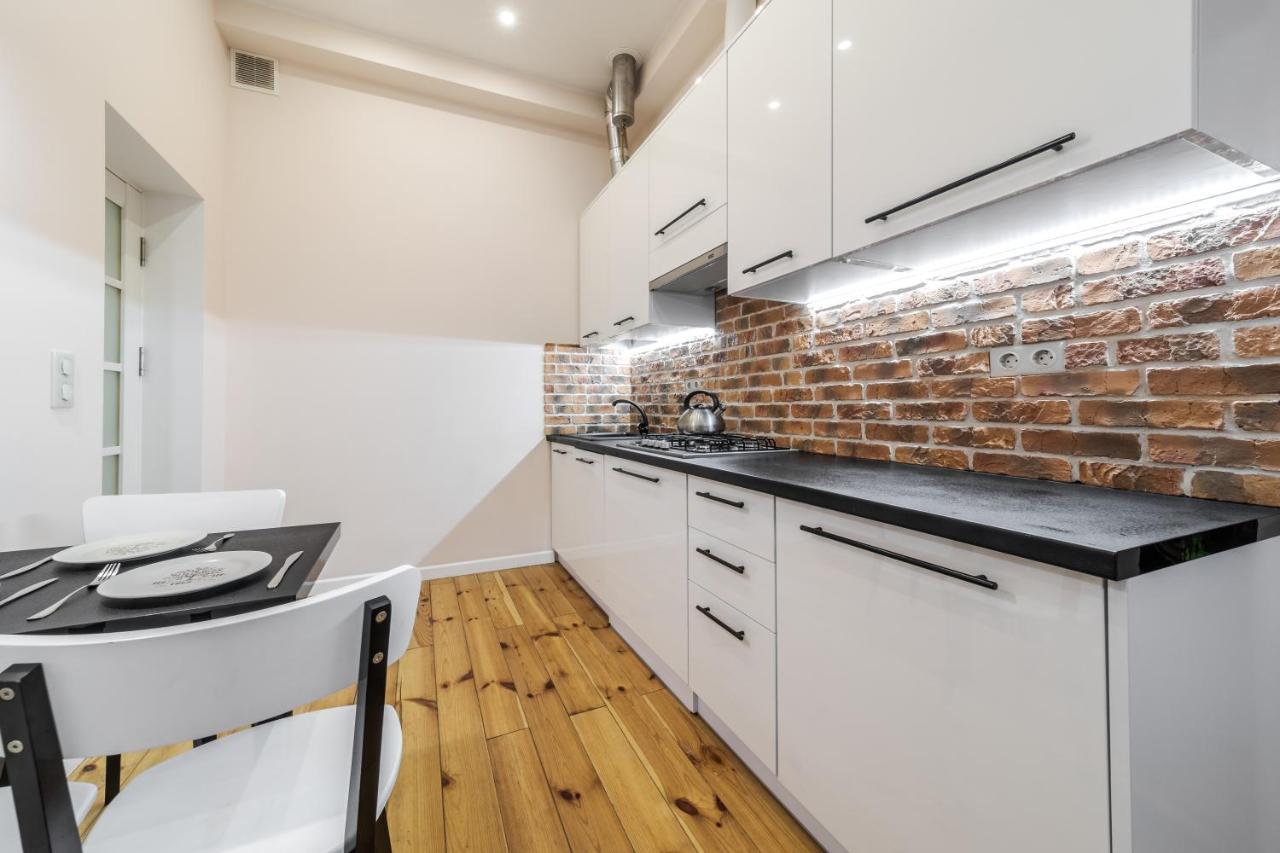 לבוב Inshiapartments On Teodora Square מראה חיצוני תמונה