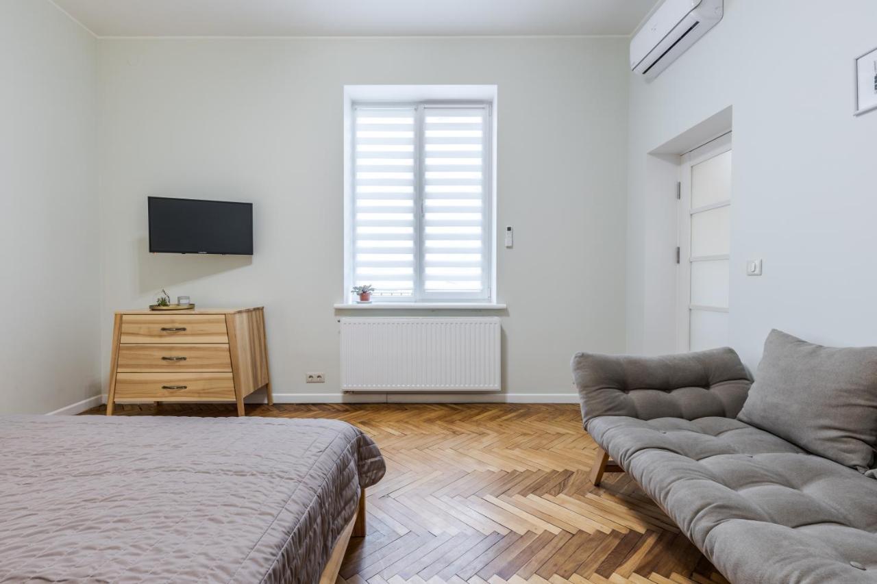 לבוב Inshiapartments On Teodora Square מראה חיצוני תמונה