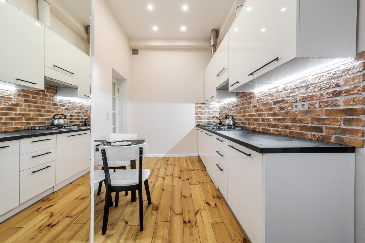 לבוב Inshiapartments On Teodora Square מראה חיצוני תמונה