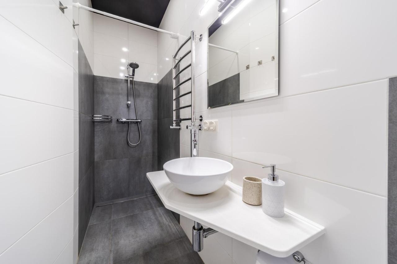לבוב Inshiapartments On Teodora Square מראה חיצוני תמונה