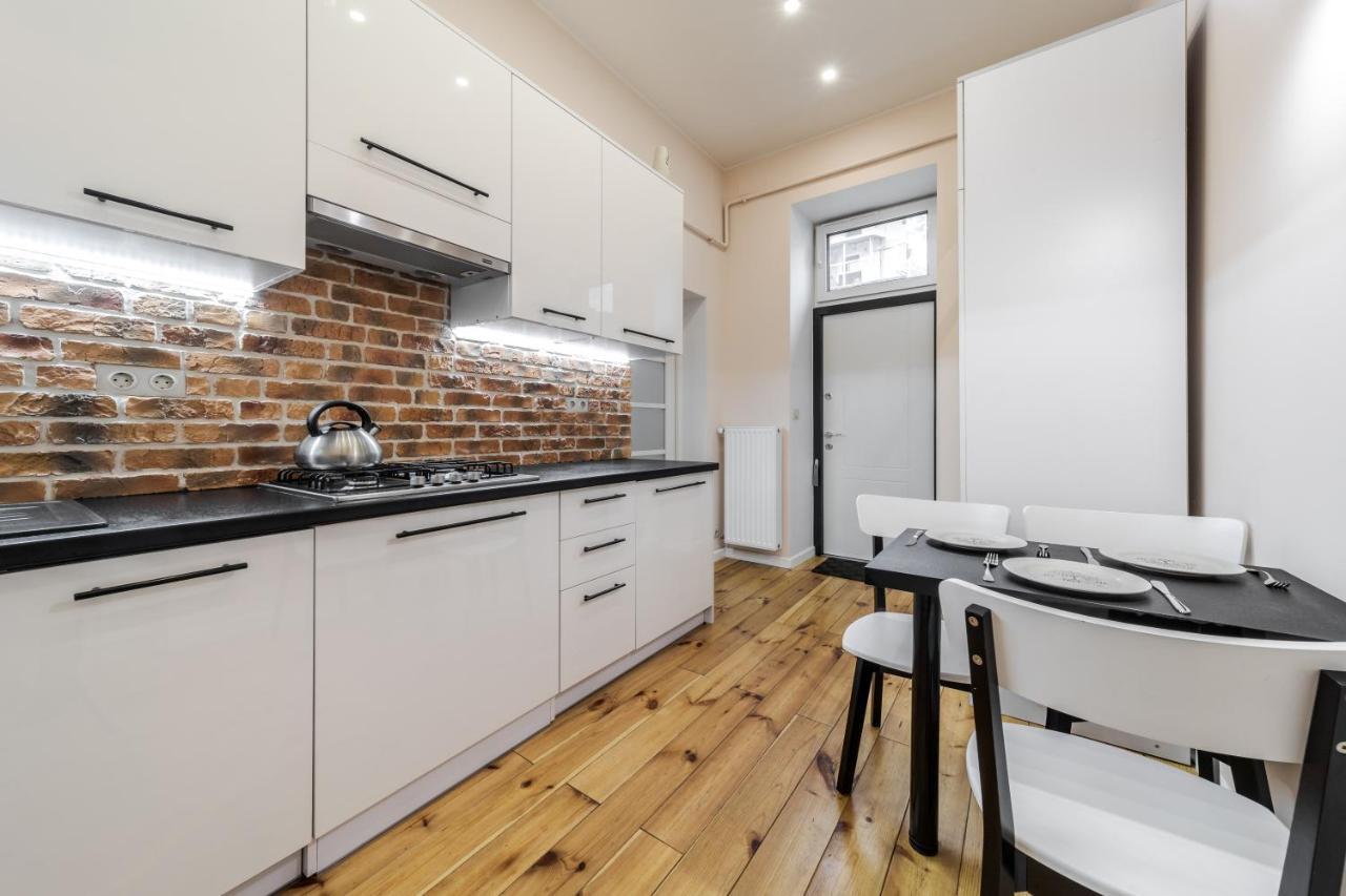לבוב Inshiapartments On Teodora Square מראה חיצוני תמונה