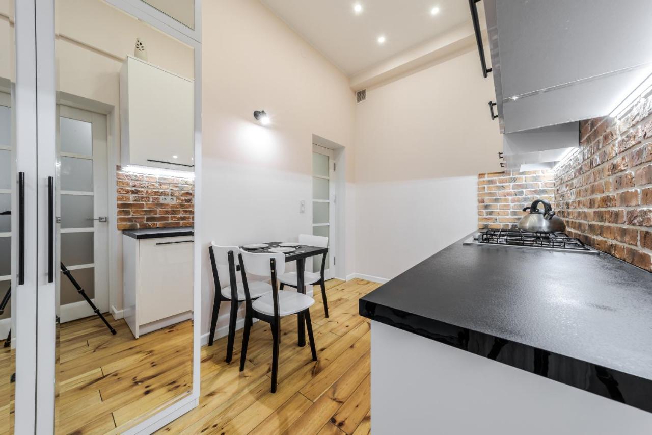 לבוב Inshiapartments On Teodora Square מראה חיצוני תמונה