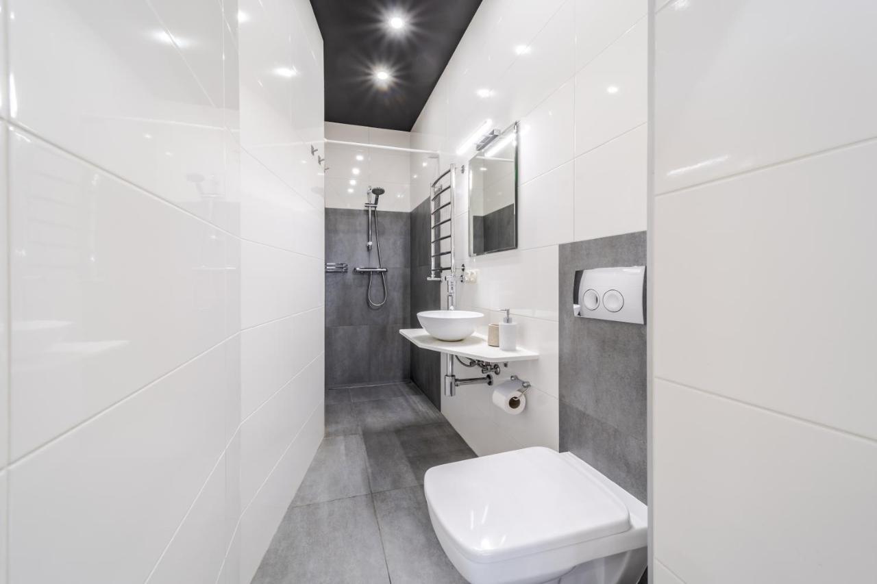 לבוב Inshiapartments On Teodora Square מראה חיצוני תמונה