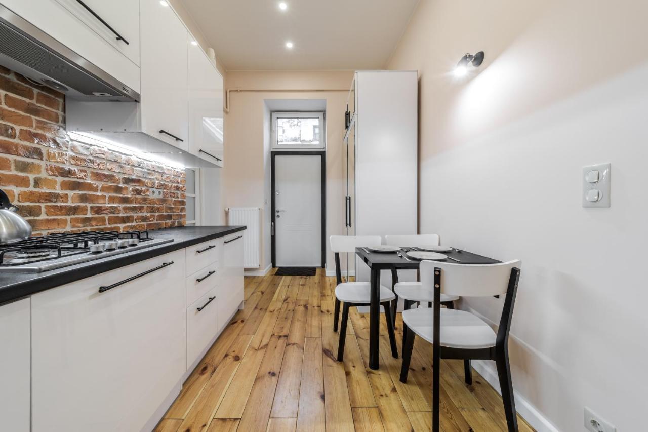 לבוב Inshiapartments On Teodora Square מראה חיצוני תמונה
